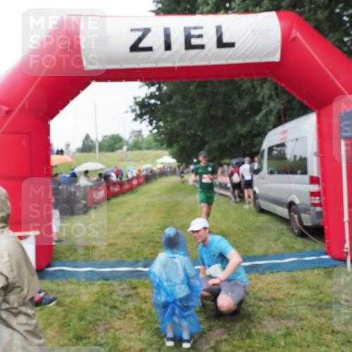 21.06.2025 - 27. Vierlanden-Triathlon MichiJ http://msf.ph/oto/8044097 15.06.2026 13:44:59 Ziel 82 meine-sportfotos.de