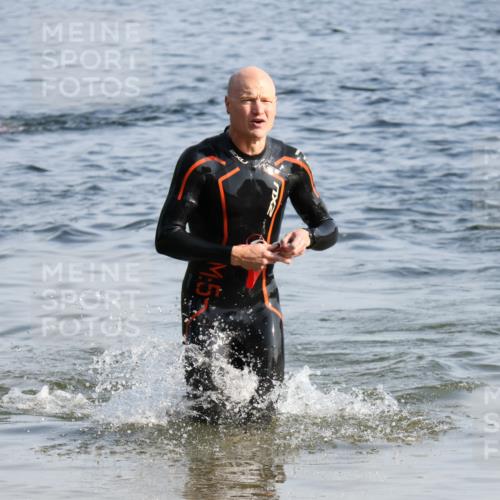 15.06.2025 - 27. Vierlanden-Triathlon Lena Gebhardt http://msf.ph/oto/8044099 15.06.2025 08:34:45 Schwimmen 46, 124, 149 meine-sportfotos.de