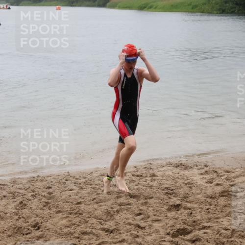 21.06.2025 - 27. Vierlanden-Triathlon Lena Gebhardt http://msf.ph/oto/8044109 15.06.2025 14:38:53 Schwimmen 1318, 1340 meine-sportfotos.de