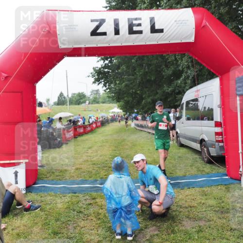 21.06.2025 - 27. Vierlanden-Triathlon MichiJ http://msf.ph/oto/8044110 15.06.2026 13:45:00 Ziel 82 meine-sportfotos.de