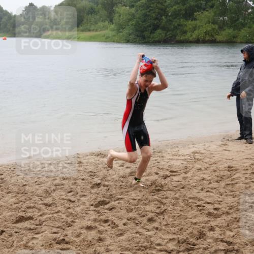 21.06.2025 - 27. Vierlanden-Triathlon Lena Gebhardt http://msf.ph/oto/8044117 15.06.2025 14:38:53 Schwimmen 1318, 1340 meine-sportfotos.de