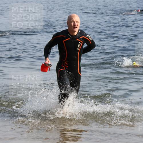 15.06.2025 - 27. Vierlanden-Triathlon Lena Gebhardt http://msf.ph/oto/8044119 15.06.2025 08:34:46 Schwimmen 46, 124, 149, 186 meine-sportfotos.de