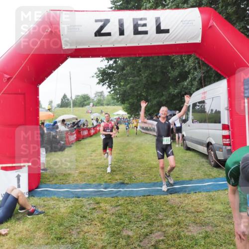 21.06.2025 - 27. Vierlanden-Triathlon MichiJ http://msf.ph/oto/8044120 15.06.2026 13:45:08 Ziel 811, 881, 956, 1114 meine-sportfotos.de