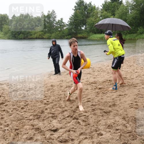 21.06.2025 - 27. Vierlanden-Triathlon Lena Gebhardt http://msf.ph/oto/8044132 15.06.2025 14:38:54 Schwimmen 1318, 1340 meine-sportfotos.de