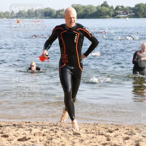 15.06.2025 - 27. Vierlanden-Triathlon Lena Gebhardt http://msf.ph/oto/8044134 15.06.2025 08:34:48 Schwimmen 46, 80, 124, 149, 159, 186 meine-sportfotos.de