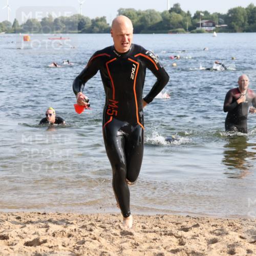 15.06.2025 - 27. Vierlanden-Triathlon Lena Gebhardt http://msf.ph/oto/8044138 15.06.2025 08:34:48 Schwimmen 46, 80, 124, 149, 159, 186 meine-sportfotos.de