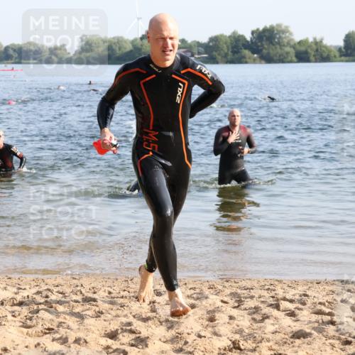 15.06.2025 - 27. Vierlanden-Triathlon Lena Gebhardt http://msf.ph/oto/8044141 15.06.2025 08:34:48 Schwimmen 46, 80, 124, 149, 159, 186 meine-sportfotos.de