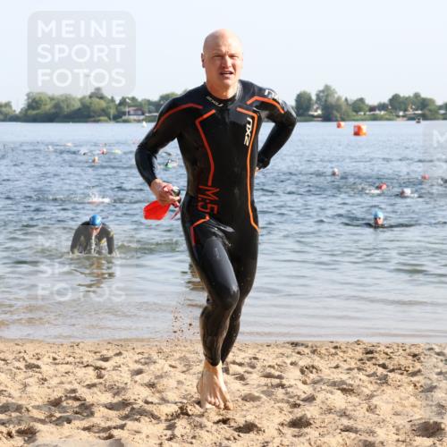 15.06.2025 - 27. Vierlanden-Triathlon Lena Gebhardt http://msf.ph/oto/8044149 15.06.2025 08:34:49 Schwimmen 43, 46, 80, 124, 149, 159, 186 meine-sportfotos.de