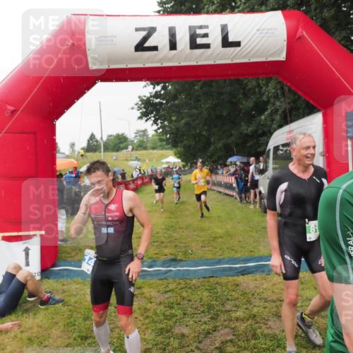 21.06.2025 - 27. Vierlanden-Triathlon MichiJ http://msf.ph/oto/8044154 15.06.2026 13:45:10 Ziel 811, 881, 930, 956, 1114 meine-sportfotos.de