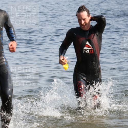 15.06.2025 - 27. Vierlanden-Triathlon Lena Gebhardt http://msf.ph/oto/8044171 15.06.2025 08:34:53 Schwimmen 43, 80, 124, 149, 159, 186 meine-sportfotos.de