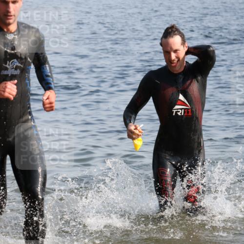 15.06.2025 - 27. Vierlanden-Triathlon Lena Gebhardt http://msf.ph/oto/8044175 15.06.2025 08:34:53 Schwimmen 43, 80, 124, 149, 159, 186 meine-sportfotos.de