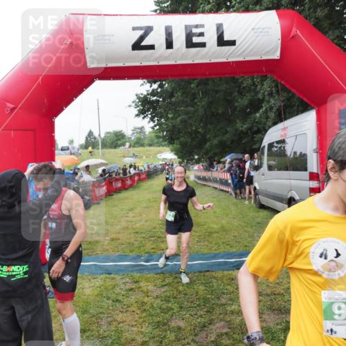 21.06.2025 - 27. Vierlanden-Triathlon MichiJ http://msf.ph/oto/8044178 15.06.2026 13:45:12 Ziel 811, 881, 930, 956, 1114 meine-sportfotos.de