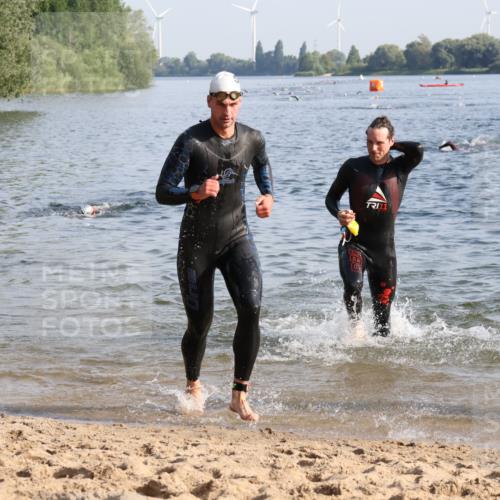 15.06.2025 - 27. Vierlanden-Triathlon Lena Gebhardt http://msf.ph/oto/8044179 15.06.2025 08:34:53 Schwimmen 43, 80, 124, 149, 159, 186 meine-sportfotos.de