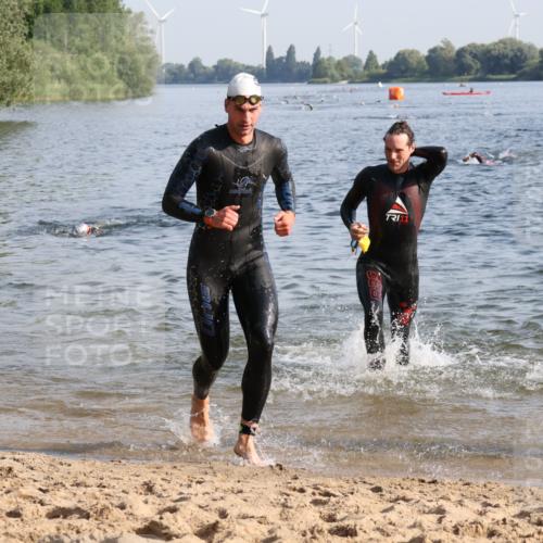 15.06.2025 - 27. Vierlanden-Triathlon Lena Gebhardt http://msf.ph/oto/8044182 15.06.2025 08:34:53 Schwimmen 43, 80, 124, 149, 159, 186 meine-sportfotos.de