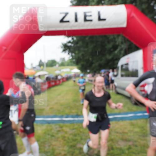 21.06.2025 - 27. Vierlanden-Triathlon MichiJ http://msf.ph/oto/8044183 15.06.2026 13:45:13 Ziel 811, 881, 930, 956, 1114 meine-sportfotos.de