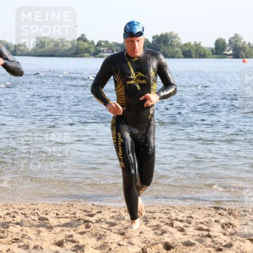 15.06.2025 - 27. Vierlanden-Triathlon Lena Gebhardt http://msf.ph/oto/8044194 15.06.2025 08:34:55 Schwimmen 12, 43, 80, 124, 149, 159, 186 meine-sportfotos.de