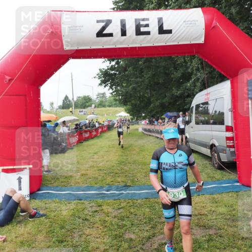 21.06.2025 - 27. Vierlanden-Triathlon MichiJ http://msf.ph/oto/8044197 15.06.2026 13:45:16 Ziel 849, 881, 930, 956 meine-sportfotos.de