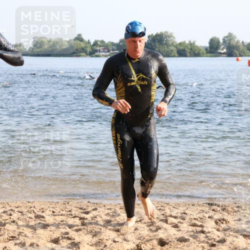 15.06.2025 - 27. Vierlanden-Triathlon Lena Gebhardt http://msf.ph/oto/8044198 15.06.2025 08:34:55 Schwimmen 12, 43, 80, 124, 149, 159, 186 meine-sportfotos.de