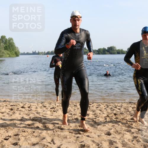 15.06.2025 - 27. Vierlanden-Triathlon Lena Gebhardt http://msf.ph/oto/8044206 15.06.2025 08:34:56 Schwimmen 12, 43, 80, 124, 149, 159, 186 meine-sportfotos.de