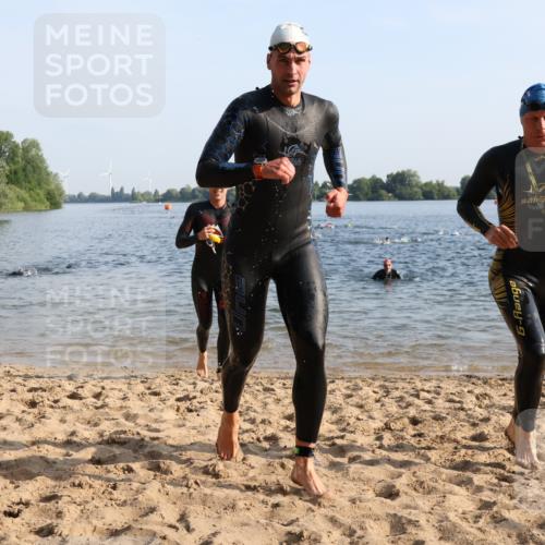 15.06.2025 - 27. Vierlanden-Triathlon Lena Gebhardt http://msf.ph/oto/8044210 15.06.2025 08:34:56 Schwimmen 12, 43, 80, 124, 149, 159, 186 meine-sportfotos.de