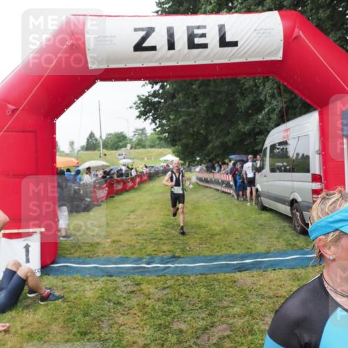 21.06.2025 - 27. Vierlanden-Triathlon MichiJ http://msf.ph/oto/8044217 15.06.2026 13:45:17 Ziel 849, 881, 930, 956 meine-sportfotos.de