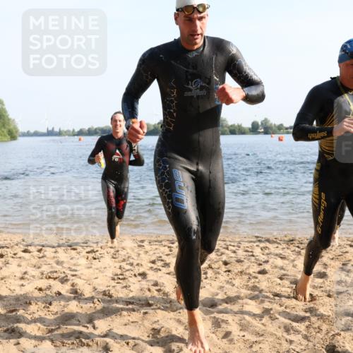 15.06.2025 - 27. Vierlanden-Triathlon Lena Gebhardt http://msf.ph/oto/8044218 15.06.2025 08:34:57 Schwimmen 12, 43, 80, 124, 149, 159, 186 meine-sportfotos.de
