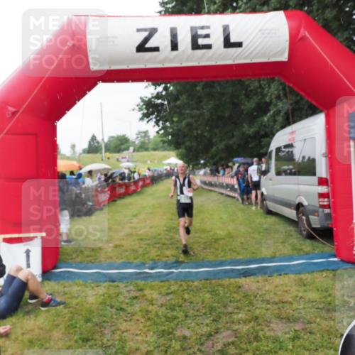 21.06.2025 - 27. Vierlanden-Triathlon MichiJ http://msf.ph/oto/8044223 15.06.2026 13:45:18 Ziel 849, 881, 930, 956 meine-sportfotos.de