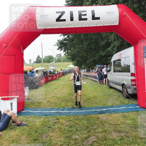 21.06.2025 - 27. Vierlanden-Triathlon MichiJ http://msf.ph/oto/8044227 15.06.2026 13:45:18 Ziel 849, 881, 930, 956 meine-sportfotos.de