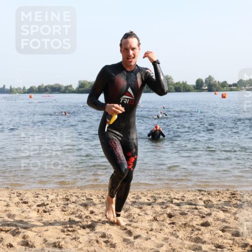 15.06.2025 - 27. Vierlanden-Triathlon Lena Gebhardt http://msf.ph/oto/8044230 15.06.2025 08:34:58 Schwimmen 12, 43, 80, 124, 149, 159, 186 meine-sportfotos.de