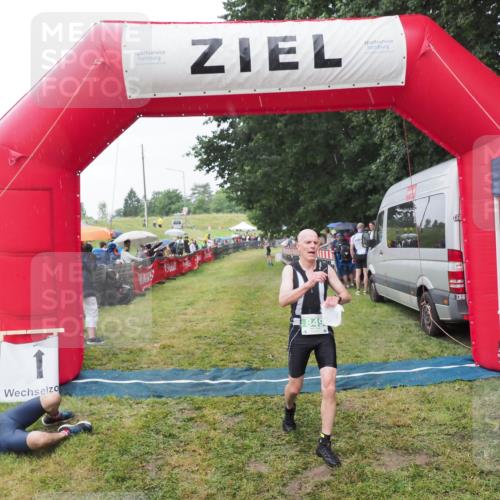 21.06.2025 - 27. Vierlanden-Triathlon MichiJ http://msf.ph/oto/8044237 15.06.2026 13:45:19 Ziel 849, 881, 930 meine-sportfotos.de