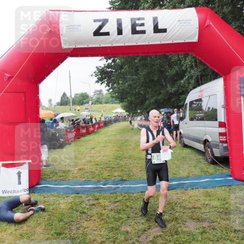 21.06.2025 - 27. Vierlanden-Triathlon MichiJ http://msf.ph/oto/8044239 15.06.2026 13:45:19 Ziel 849, 881, 930 meine-sportfotos.de