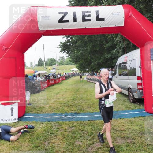 21.06.2025 - 27. Vierlanden-Triathlon MichiJ http://msf.ph/oto/8044246 15.06.2026 13:45:19 Ziel 849, 881, 930 meine-sportfotos.de