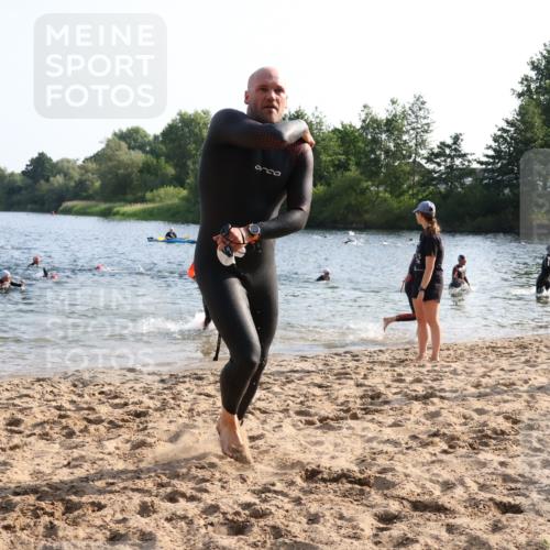15.06.2025 - 27. Vierlanden-Triathlon Lena Gebhardt http://msf.ph/oto/8044254 15.06.2025 08:35:00 Schwimmen 12, 43, 64, 80, 149, 159, 186 meine-sportfotos.de