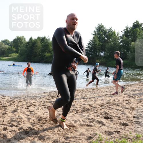 15.06.2025 - 27. Vierlanden-Triathlon Lena Gebhardt http://msf.ph/oto/8044262 15.06.2025 08:35:01 Schwimmen 12, 43, 64, 80, 149, 159, 186 meine-sportfotos.de