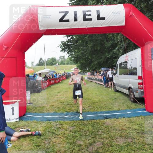 21.06.2025 - 27. Vierlanden-Triathlon MichiJ http://msf.ph/oto/8044274 15.06.2026 13:45:28 Ziel 1127 meine-sportfotos.de
