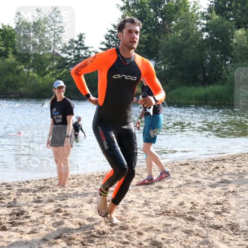 15.06.2025 - 27. Vierlanden-Triathlon Lena Gebhardt http://msf.ph/oto/8044281 15.06.2025 08:35:05 Schwimmen 12, 43, 54, 64, 80, 149, 159, 186 meine-sportfotos.de