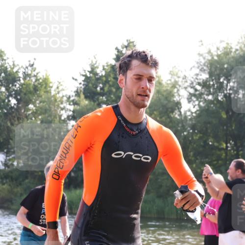 15.06.2025 - 27. Vierlanden-Triathlon Lena Gebhardt http://msf.ph/oto/8044285 15.06.2025 08:35:05 Schwimmen 12, 43, 54, 64, 80, 149, 159, 186 meine-sportfotos.de