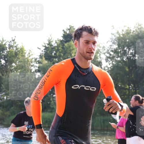 15.06.2025 - 27. Vierlanden-Triathlon Lena Gebhardt http://msf.ph/oto/8044289 15.06.2025 08:35:05 Schwimmen 12, 43, 54, 64, 80, 149, 159, 186 meine-sportfotos.de