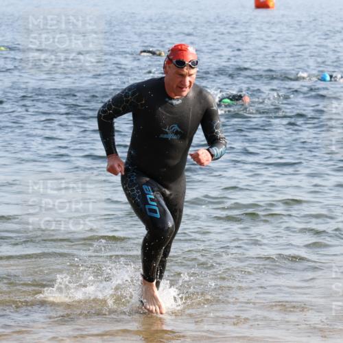 15.06.2025 - 27. Vierlanden-Triathlon Lena Gebhardt http://msf.ph/oto/8044297 15.06.2025 08:35:07 Schwimmen 12, 43, 54, 64, 80, 159 meine-sportfotos.de