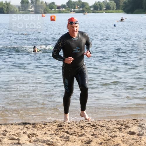 15.06.2025 - 27. Vierlanden-Triathlon Lena Gebhardt http://msf.ph/oto/8044308 15.06.2025 08:35:08 Schwimmen 12, 43, 54, 64, 159 meine-sportfotos.de