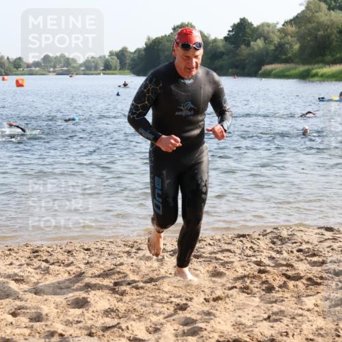 15.06.2025 - 27. Vierlanden-Triathlon Lena Gebhardt http://msf.ph/oto/8044327 15.06.2025 08:35:10 Schwimmen 12, 54, 64 meine-sportfotos.de