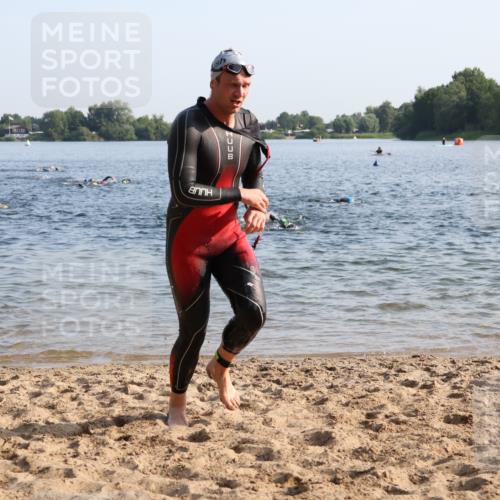15.06.2025 - 27. Vierlanden-Triathlon Lena Gebhardt http://msf.ph/oto/8044349 15.06.2025 08:35:12 Schwimmen 12, 54, 64 meine-sportfotos.de