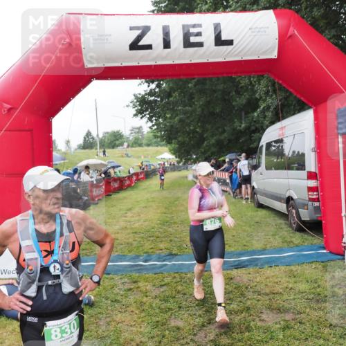 21.06.2025 - 27. Vierlanden-Triathlon MichiJ http://msf.ph/oto/8044353 15.06.2026 13:45:53 Ziel 876 meine-sportfotos.de