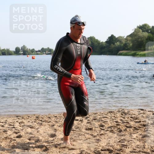15.06.2025 - 27. Vierlanden-Triathlon Lena Gebhardt http://msf.ph/oto/8044356 15.06.2025 08:35:13 Schwimmen 12, 54, 64 meine-sportfotos.de