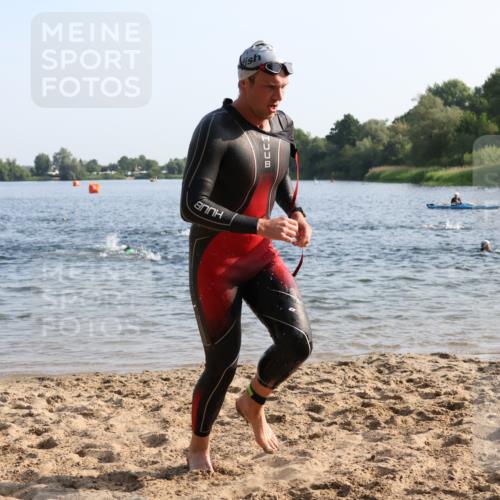 15.06.2025 - 27. Vierlanden-Triathlon Lena Gebhardt http://msf.ph/oto/8044359 15.06.2025 08:35:13 Schwimmen 12, 54, 64 meine-sportfotos.de