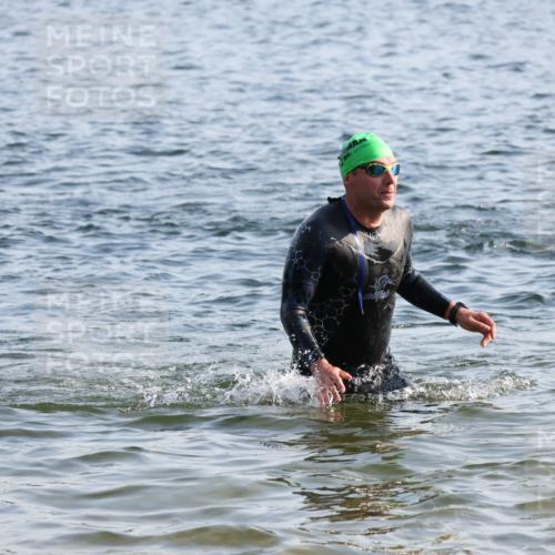 15.06.2025 - 27. Vierlanden-Triathlon Lena Gebhardt http://msf.ph/oto/8044367 15.06.2025 08:35:24 Schwimmen 6, 47 meine-sportfotos.de