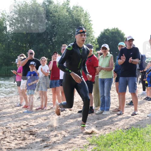 15.06.2025 - 27. Vierlanden-Triathlon Lena Gebhardt http://msf.ph/oto/8044371 15.06.2025 08:35:30 Schwimmen 6, 21, 47, 75, 85, 158 meine-sportfotos.de