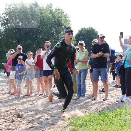 15.06.2025 - 27. Vierlanden-Triathlon Lena Gebhardt http://msf.ph/oto/8044375 15.06.2025 08:35:30 Schwimmen 6, 21, 47, 75, 85, 158 meine-sportfotos.de