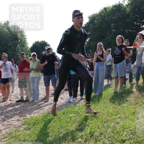 15.06.2025 - 27. Vierlanden-Triathlon Lena Gebhardt http://msf.ph/oto/8044379 15.06.2025 08:35:30 Schwimmen 6, 21, 47, 75, 85, 158 meine-sportfotos.de