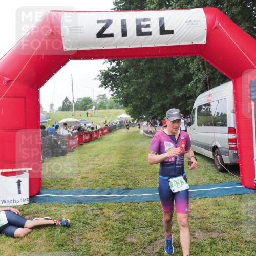21.06.2025 - 27. Vierlanden-Triathlon MichiJ http://msf.ph/oto/8044380 15.06.2026 13:46:00 Ziel 833 meine-sportfotos.de